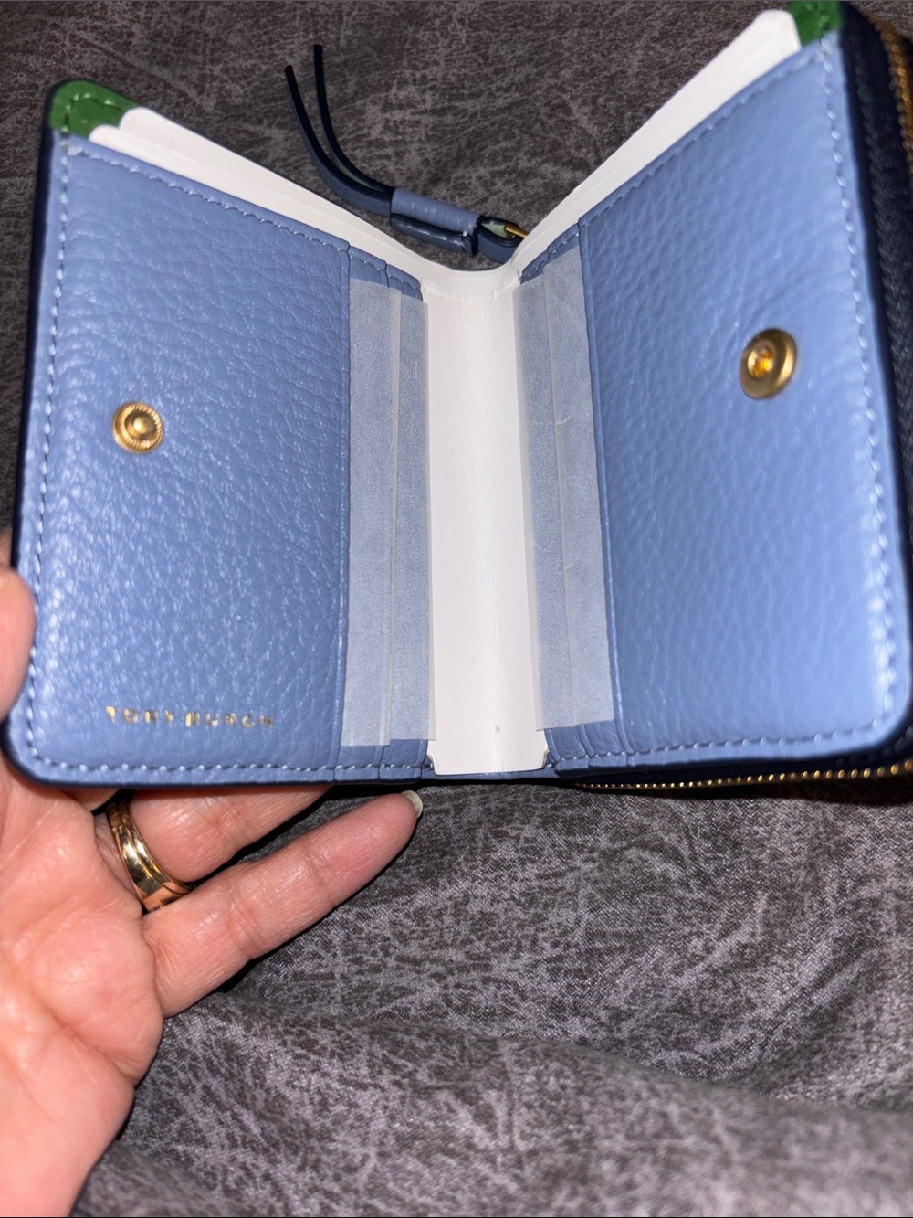 Tory Burch Pebbled Green Compact Wallet with Gold Logo - Picture 4 of 7